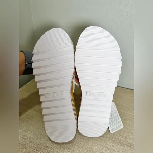 NWT KUAILU Sandal Flip Flop Thong Yoga Cushion Elegant White Tan Women Size 8 - Picture 7 of 10